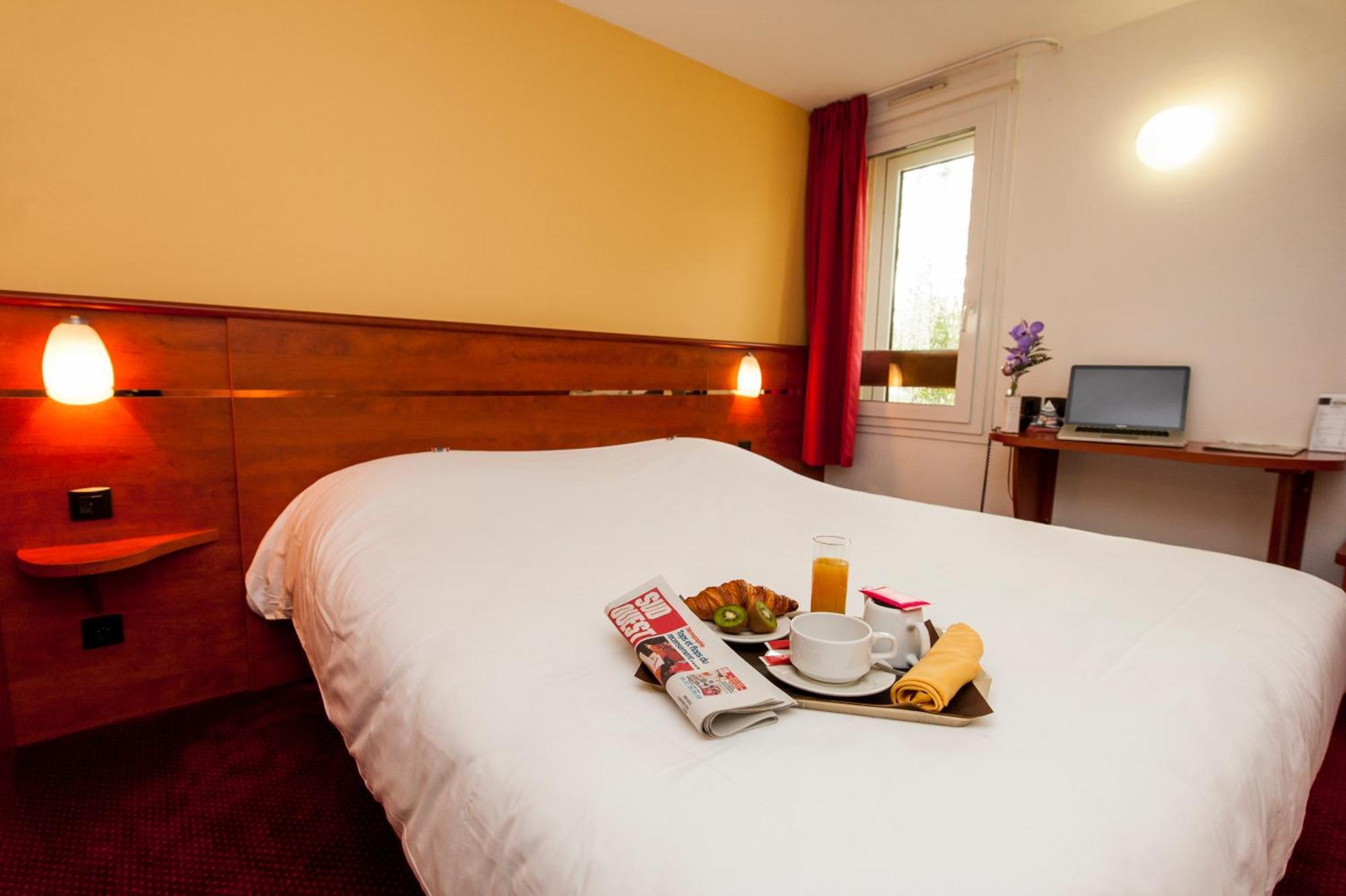 Le Passage  Brit Hotel Agen - L'Aquitaine מראה חיצוני תמונה