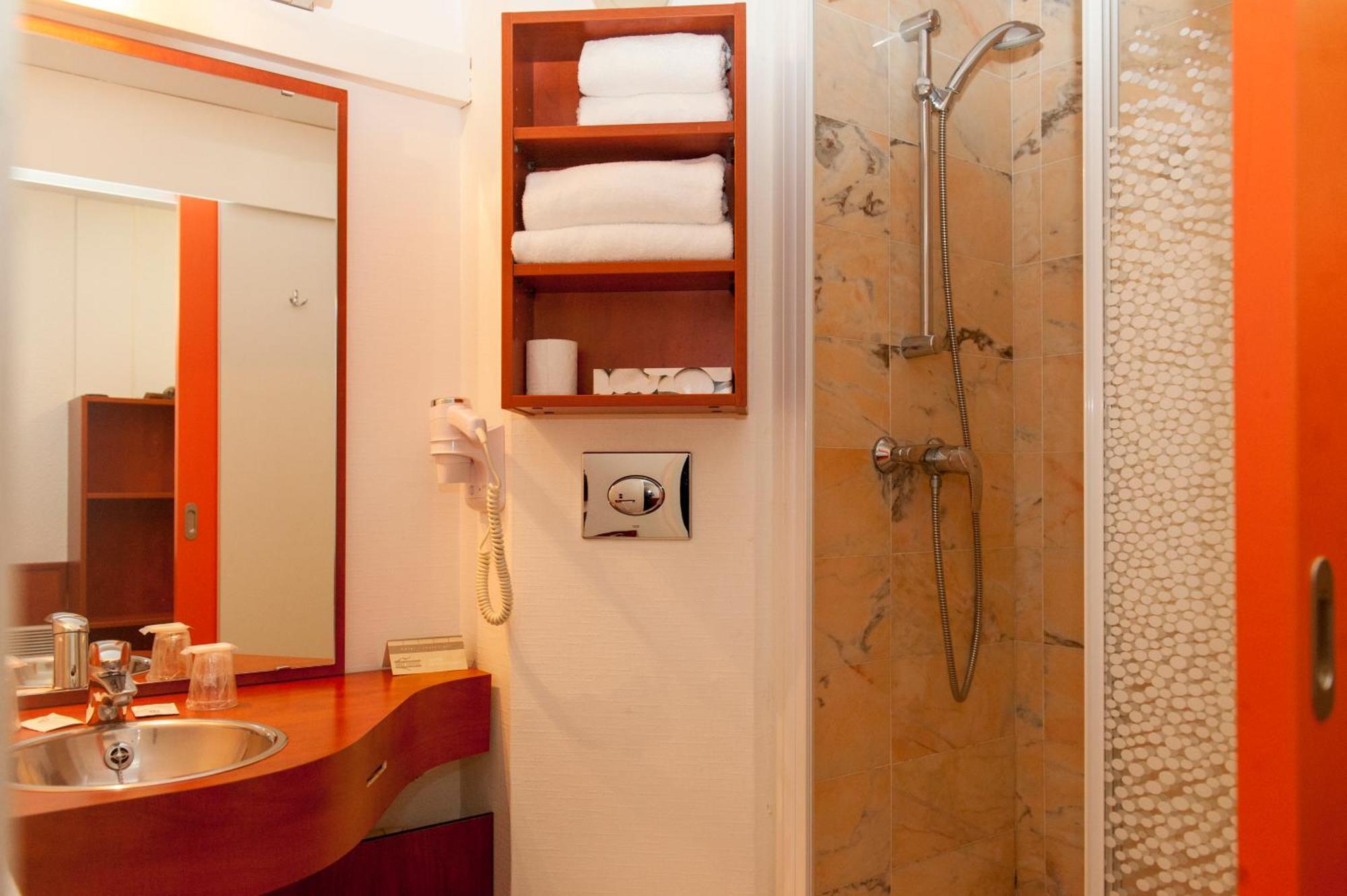 Le Passage  Brit Hotel Agen - L'Aquitaine מראה חיצוני תמונה